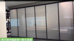 思万锐雾化中轴电动旋转门