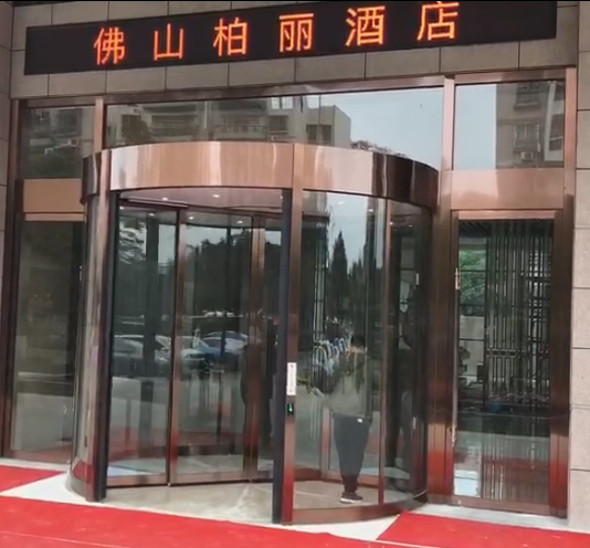 两翼旋转门.jpg